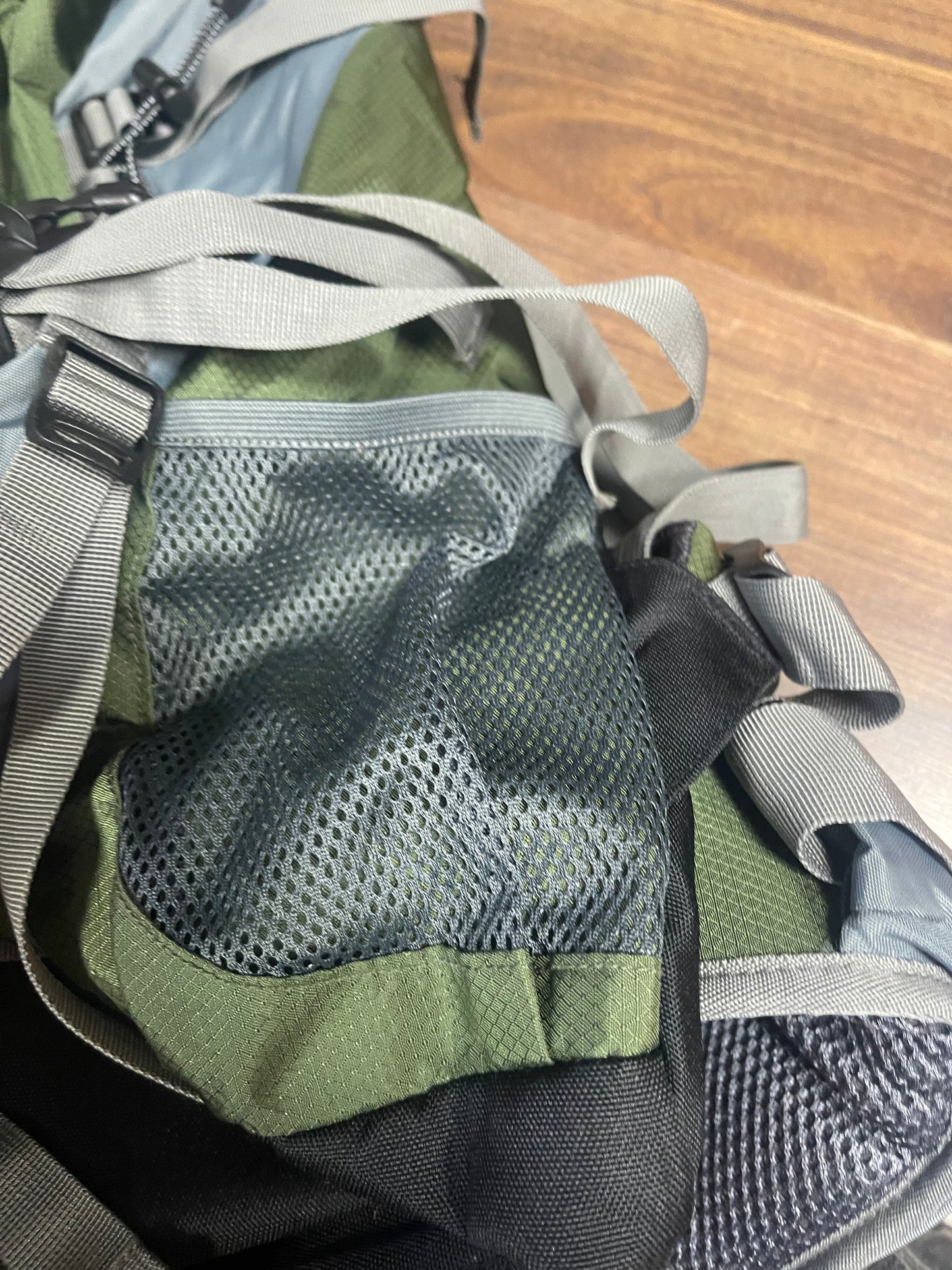 Trekking Rucksack von Loowoko 45+5 Liter khaki grau