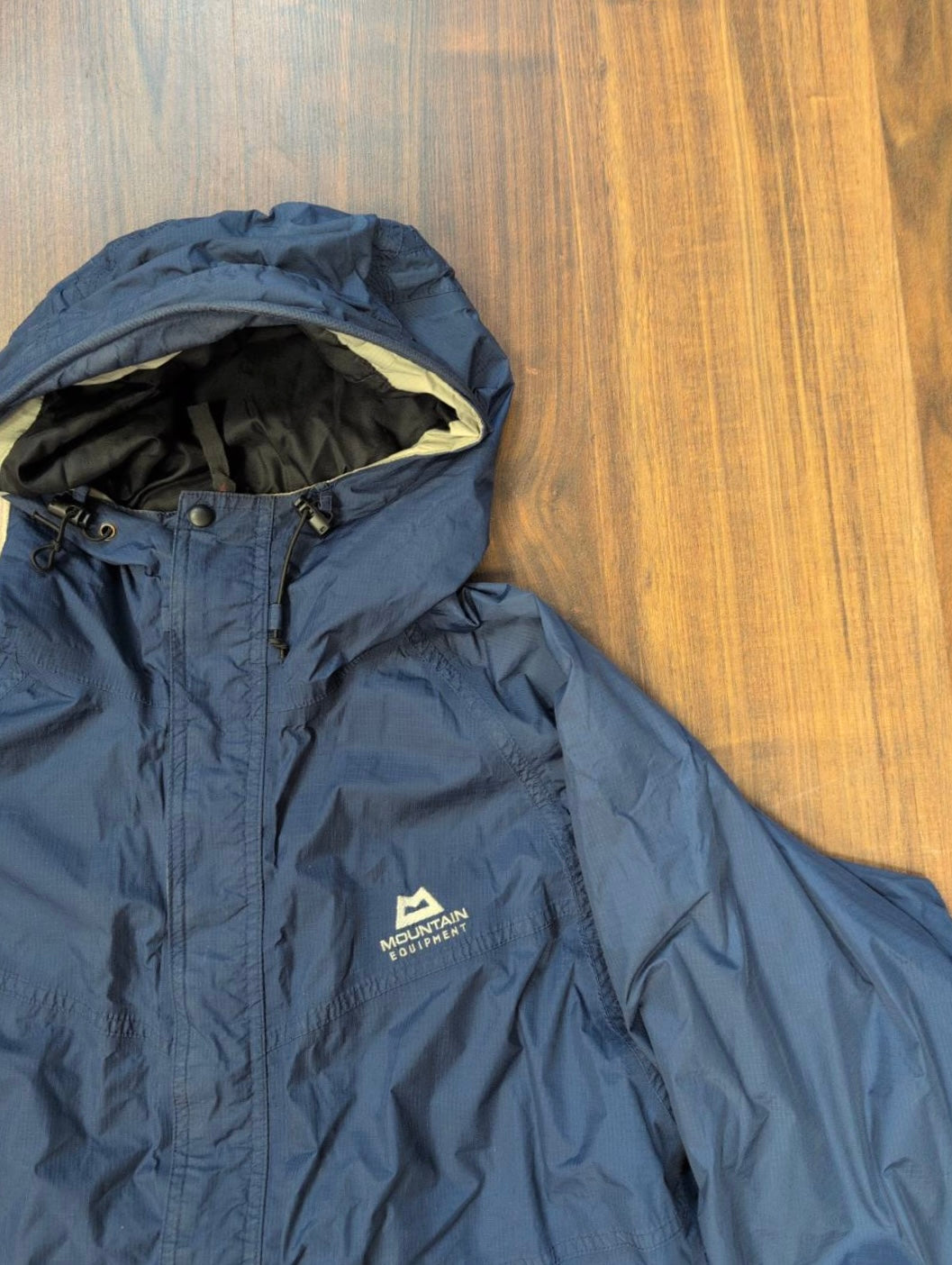 Leichte Regen Jacke von Mountain Equipment (M Herren) dunkelblau