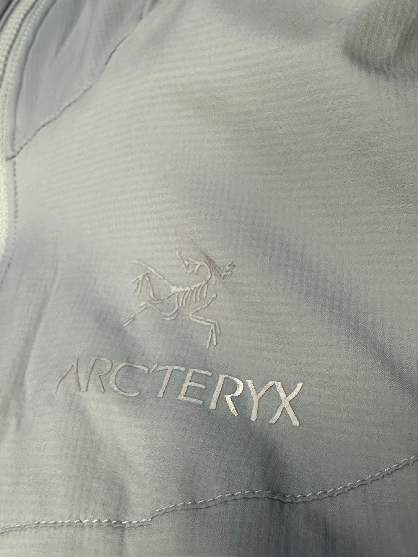 Jacke von Arcteryx Atom LT (S Damen) hellblau