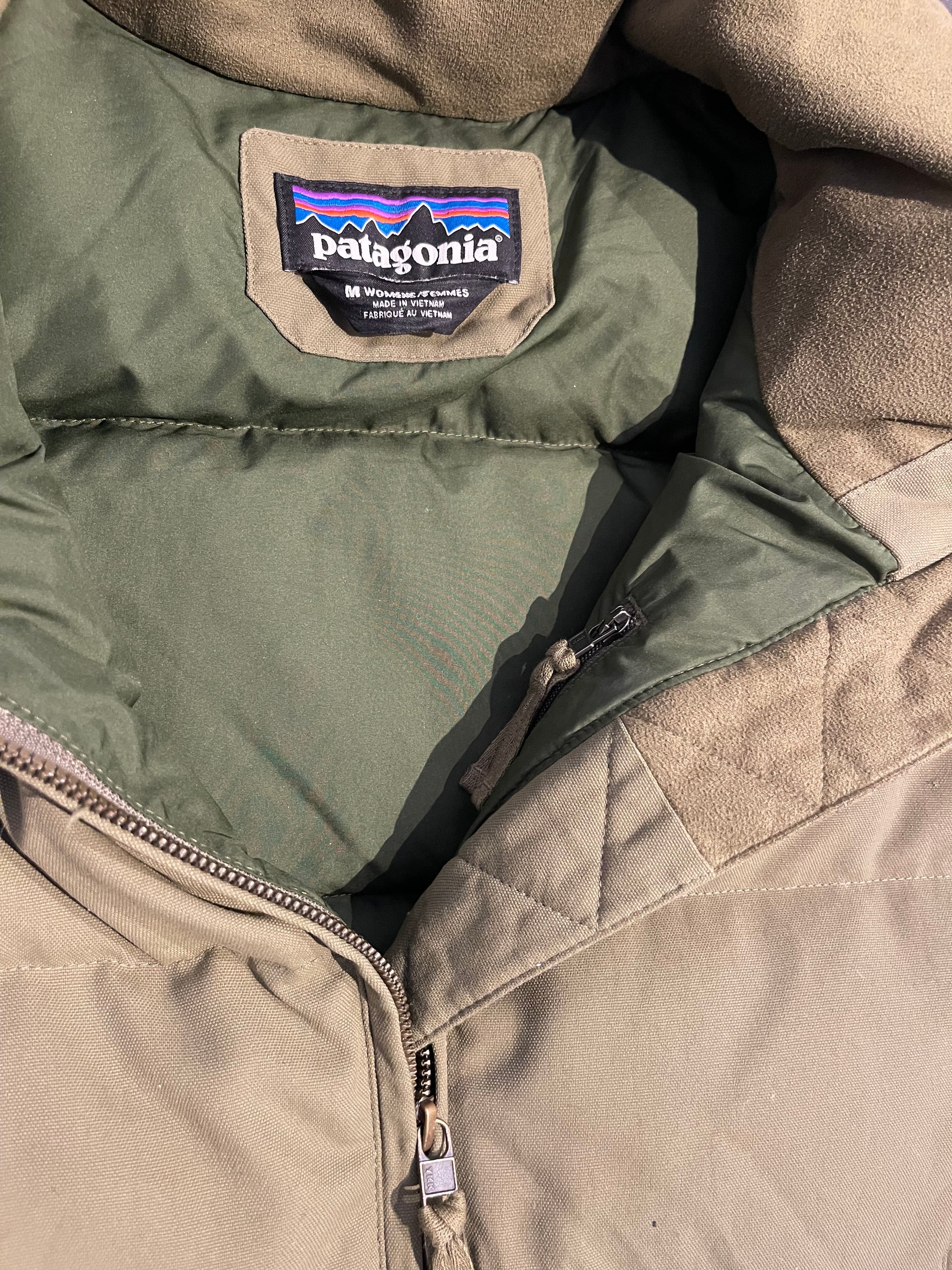 Daunen Puff Jacke Patagonia (M Damen) khaki - wanderlich.com