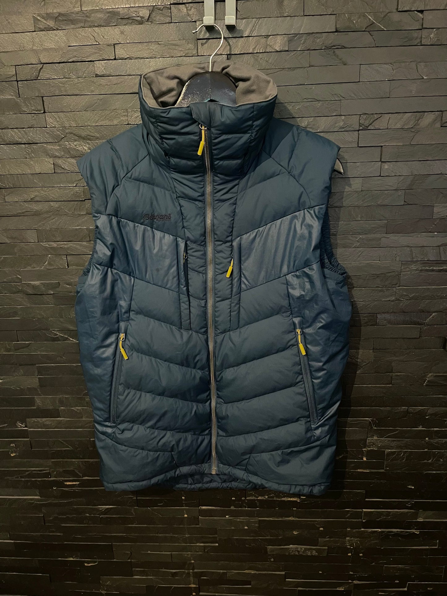 Warme Daunen Weste von Bergans (M Herren) blau