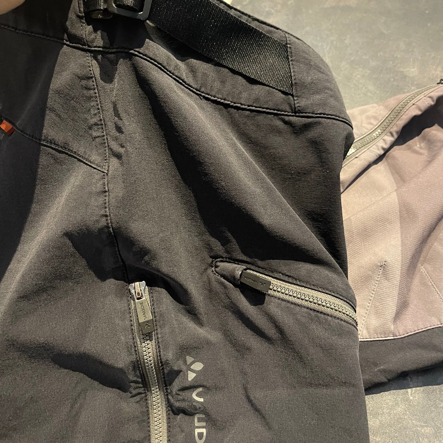 Rad / Wander Shorts von Vaude ( L Herren ) schwarz Seitenöffnungen