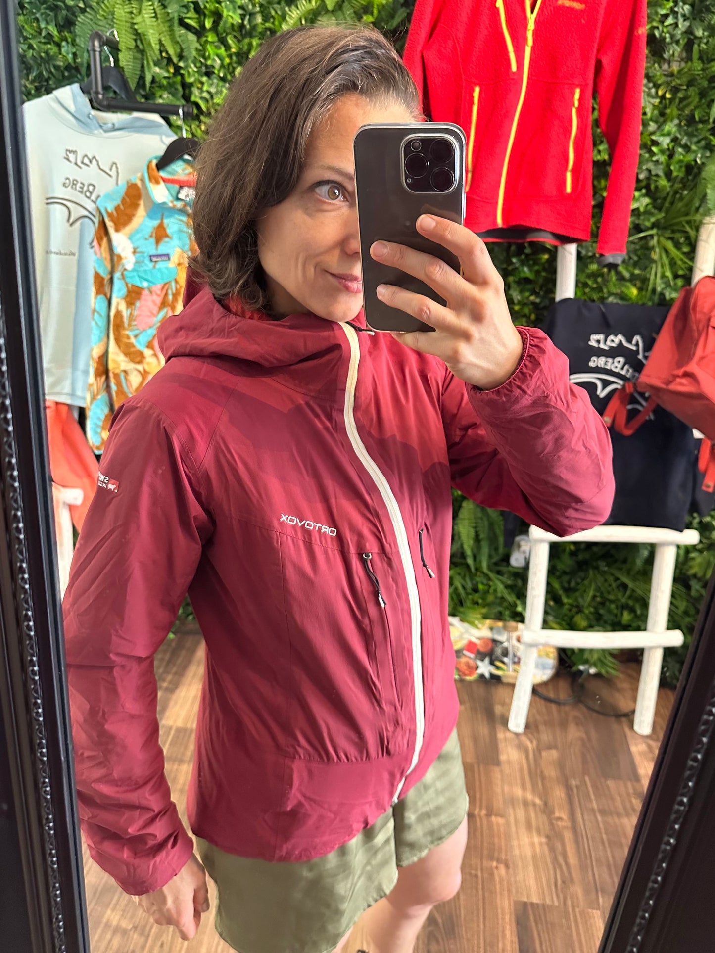 Wasserdichte Ortovox Jacke mit Wolle gefüttert (S Damen) bordeaux
