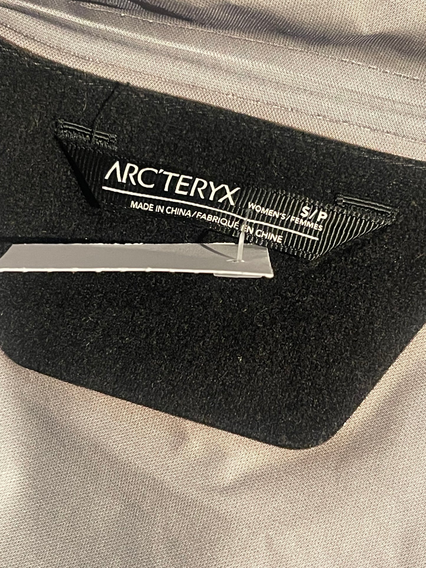 Arcteryx Regenmantel 3L Hardshell Parka (S Damen) grau