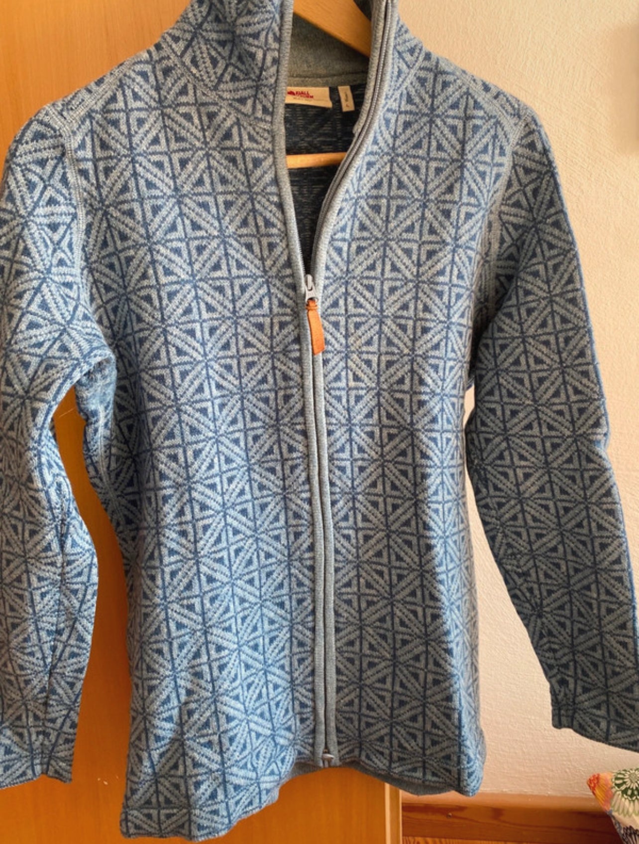 Strick Jacke Fjällräven ( M bis L) pure Wolle blau gemustert