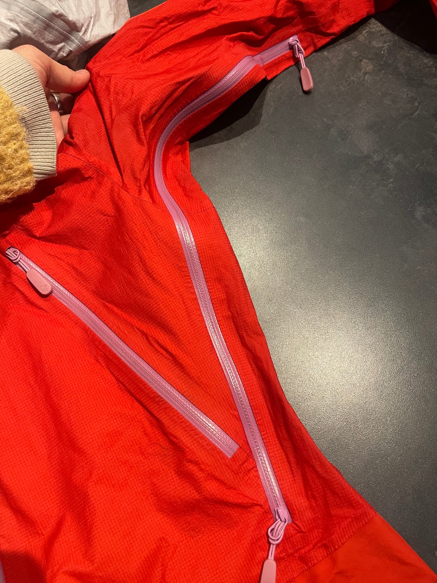 Windbreaker Jacke von Norrøna (S Damen) wasserabweisend rot - wanderlich.com