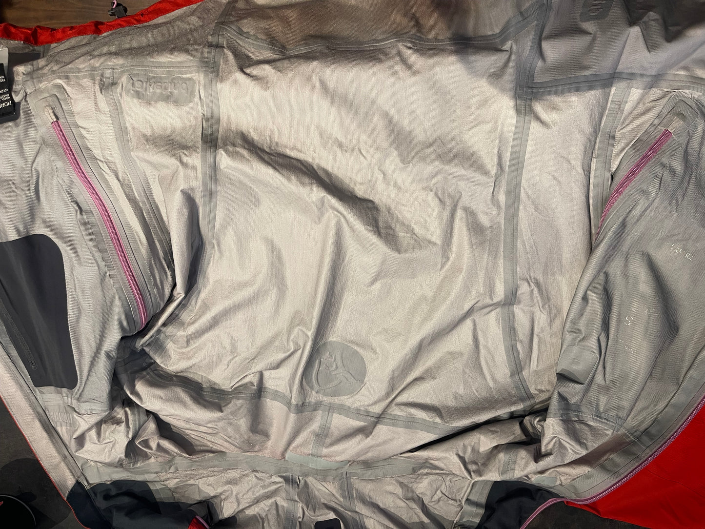 Regendichte Jacke von Norrøna (S Damen) Hardshell rot orange