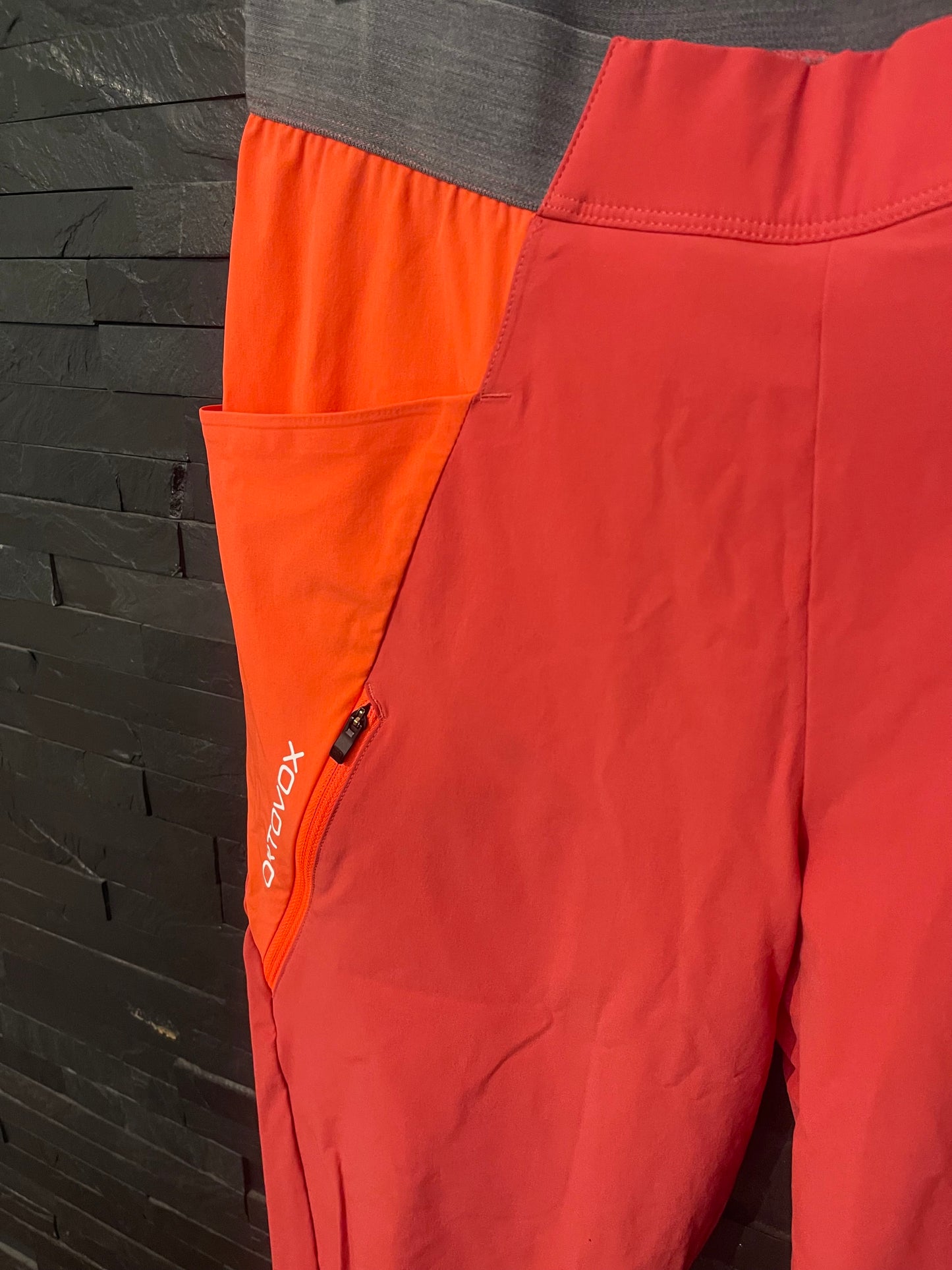 Leichte Hose von Ortovox mit Merino (S Damen) korallenrot
