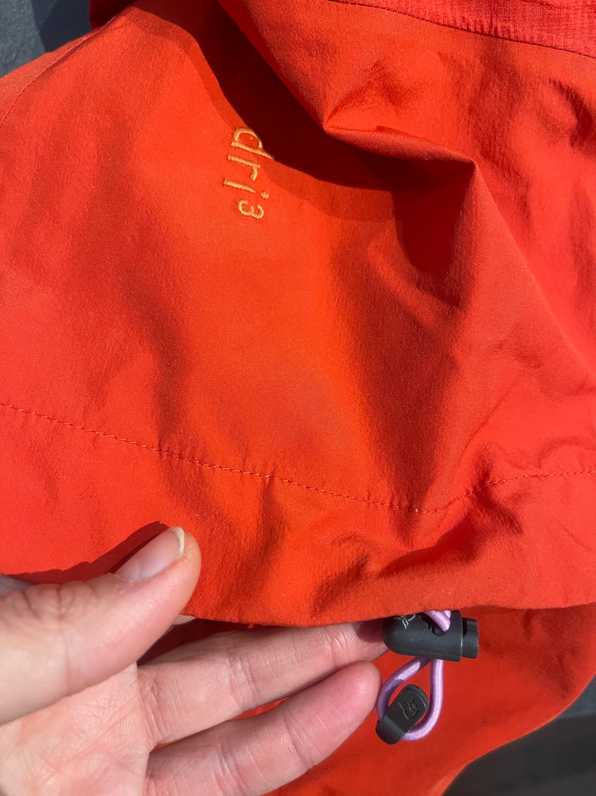 Windbreaker Jacke von Norrøna (S Damen) wasserabweisend rot - wanderlich.com