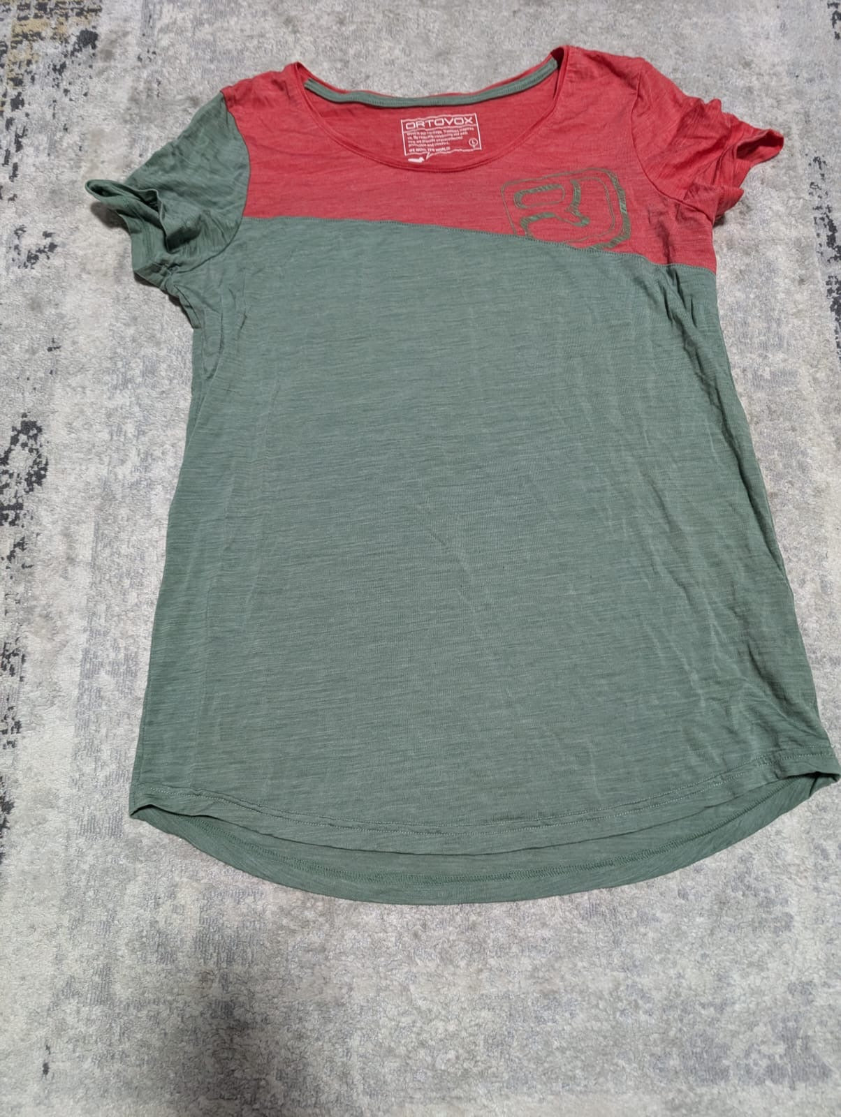 T-Shirt von Ortovox Merinowolle (L Damen) grün rot - wanderlich.com
