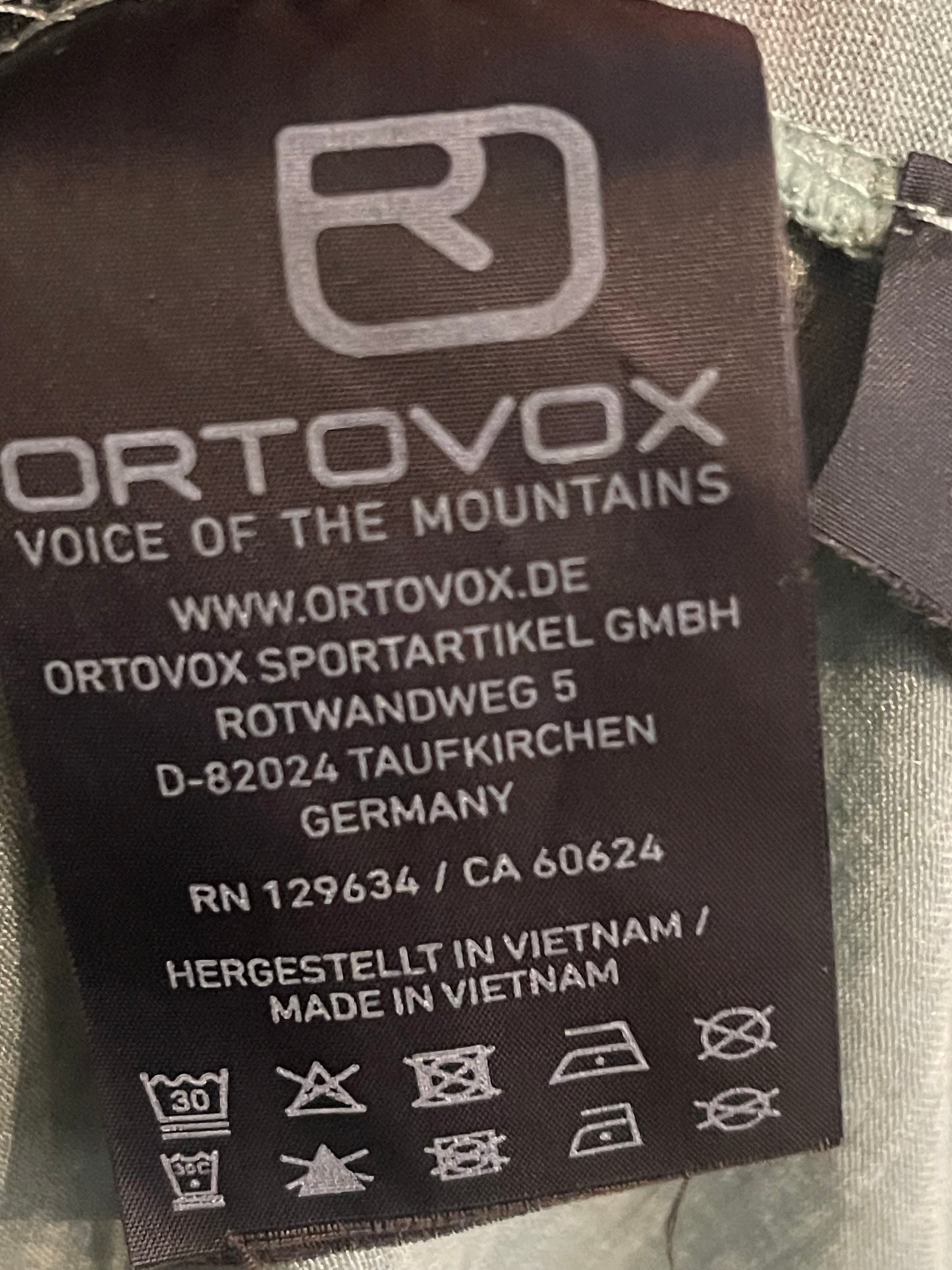 T-Shirt von Ortovox Merinowolle (L Damen) grün rot - wanderlich.com
