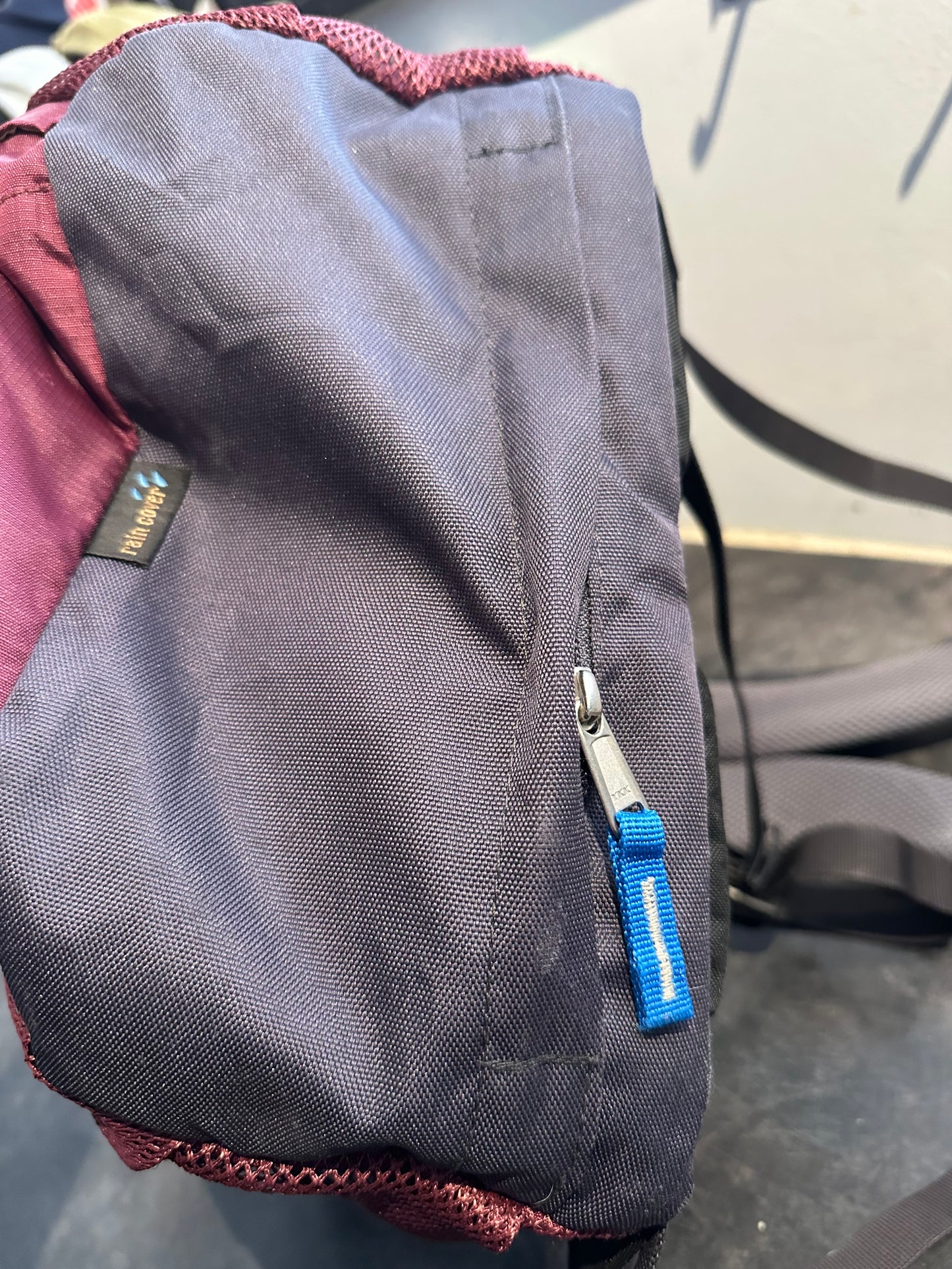 Deuter Rucksack 23 Liter Superlight beerenfarbig /Burgundy AirStripes