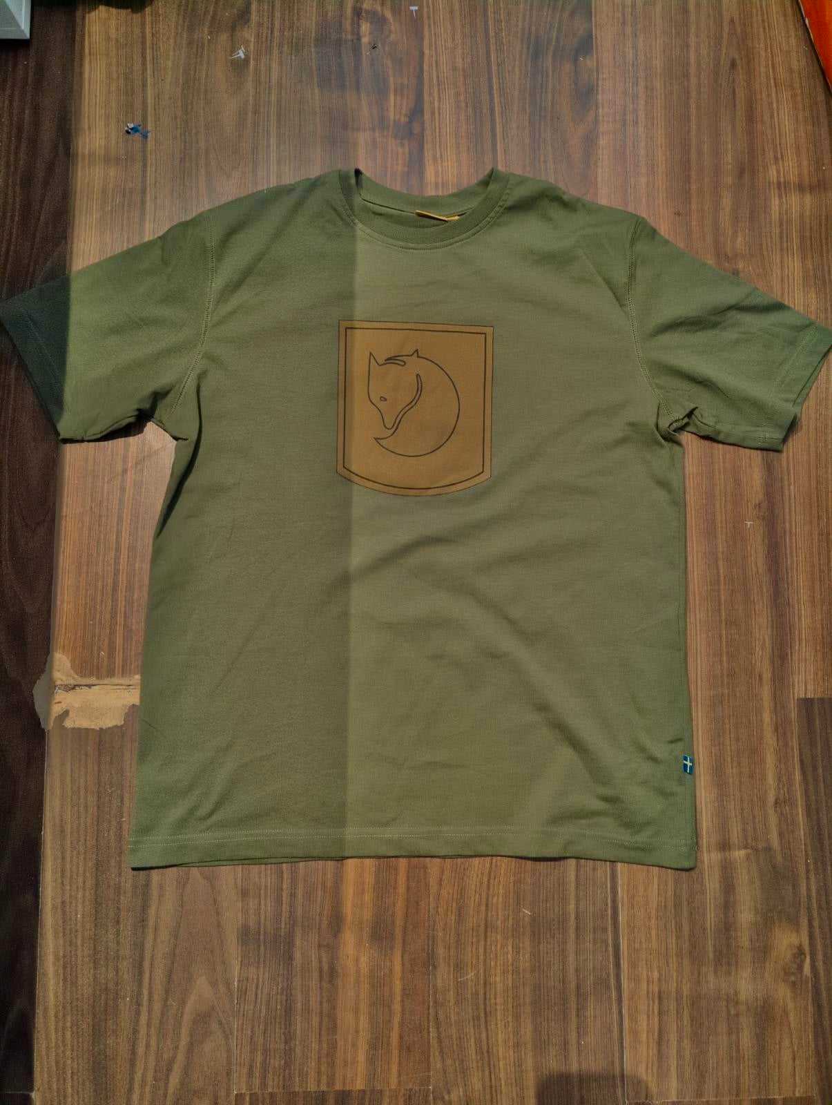 T-Shirt von Fjällräven (L Herren) Baumwolle khaki Brustprint