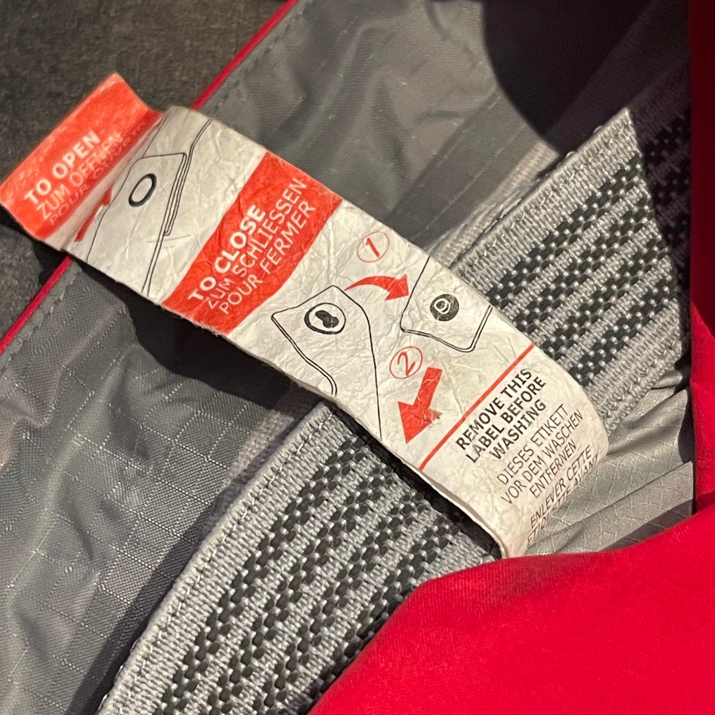 Hardshell Jacke von Arcteryx Beta AR (S Damen) pink-rot