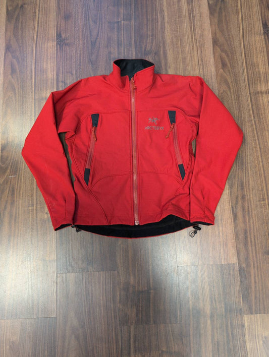Jacke von Arcteryx (XS Damen) rot - wanderlich.com