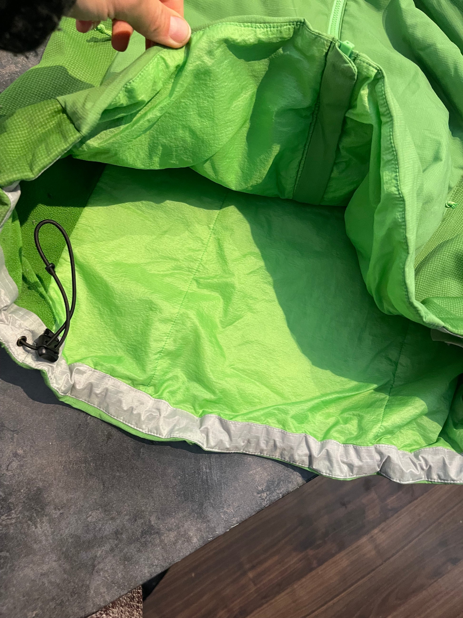 Ultraleichte gefütterte Jacke von Arcteryx Atom LT (XL Damen) grün - wanderlich.com