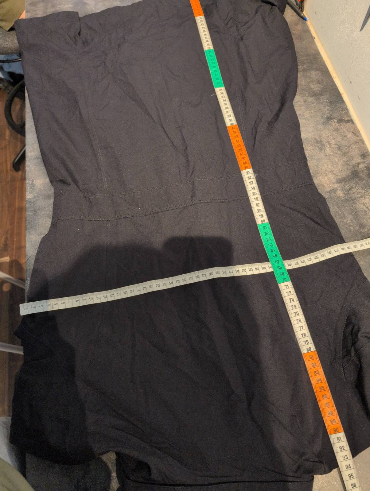 Leicht gefütterter Regenmantel Parka von Marmot (M Damen) schwarz - wanderlich.com