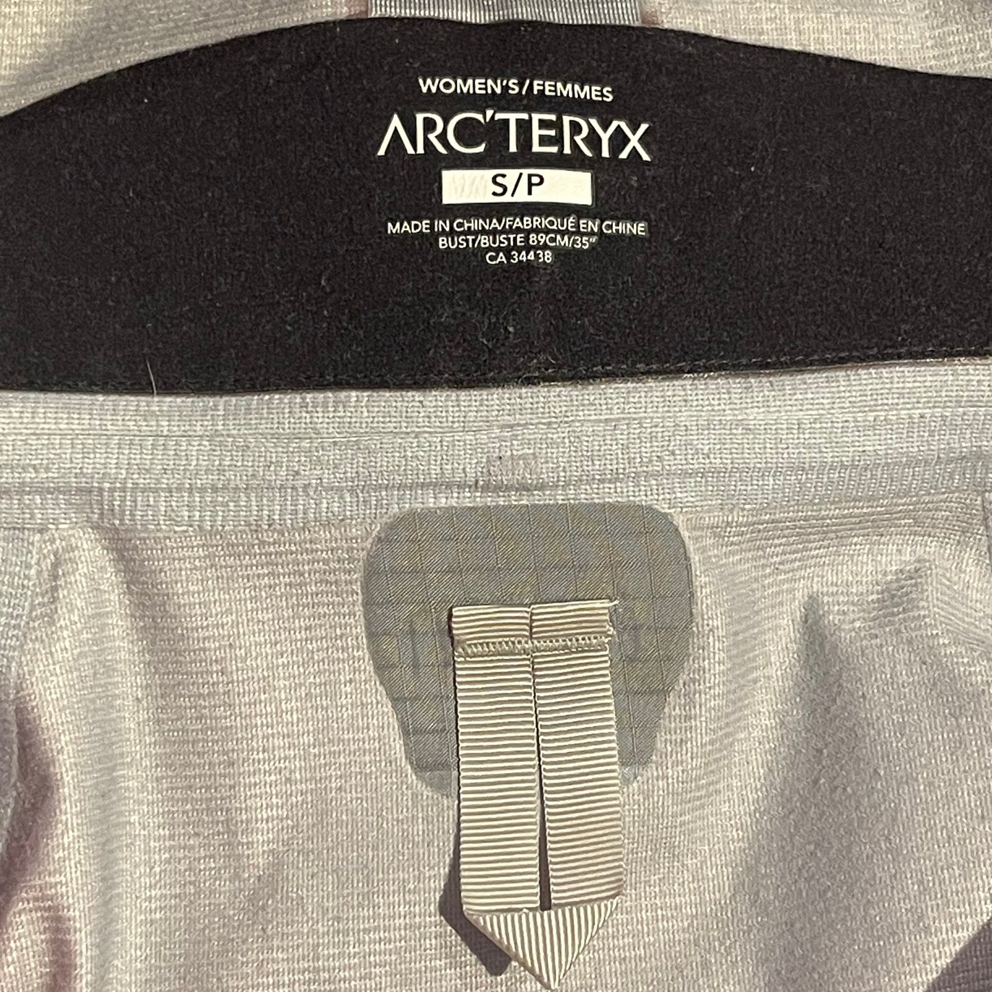 Hardshell Jacke von Arcteryx Beta AR (S Damen) pink-rot