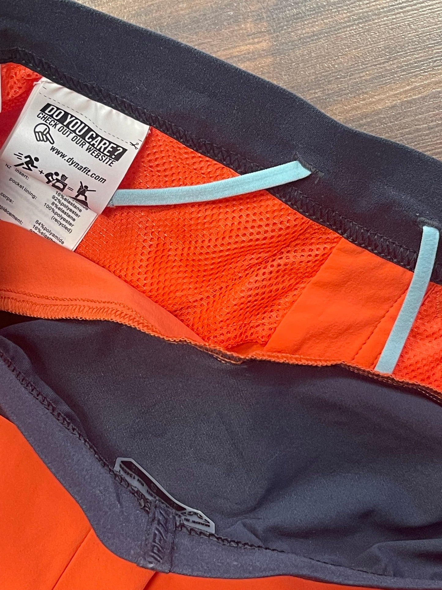 Lauf Shorts von Dynafit (S Damen) neon rot - wanderlich.com