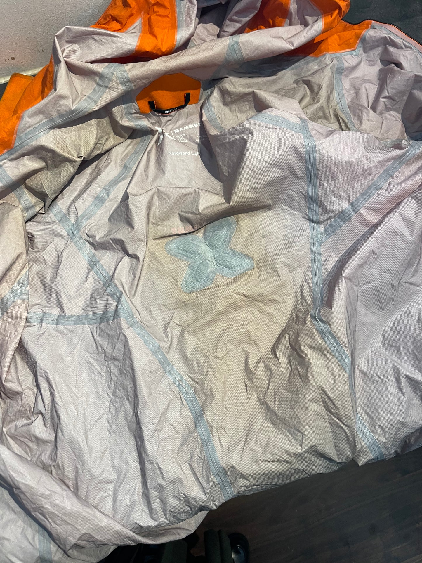 Dünne Regen Jacke Mammut Eiger Nordwand (L Herren) orange - wanderlich.com