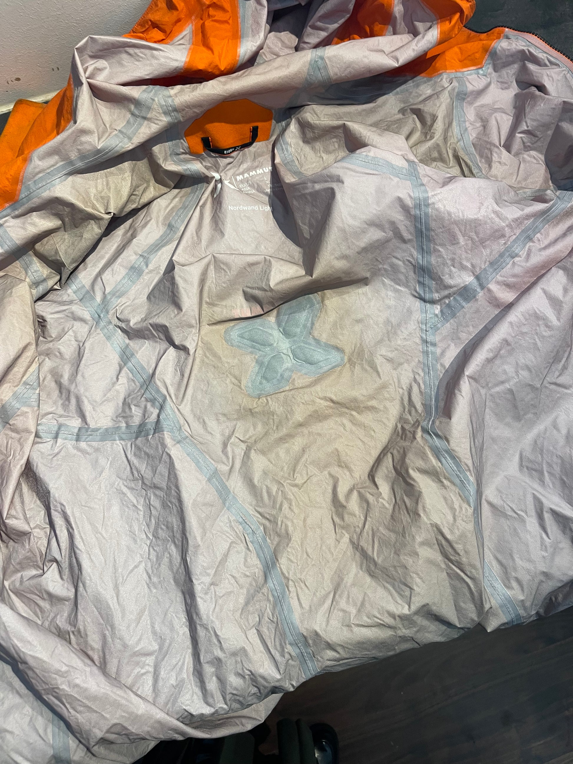 Dünne Regen Jacke Mammut Eiger Nordwand (L Herren) orange - wanderlich.com