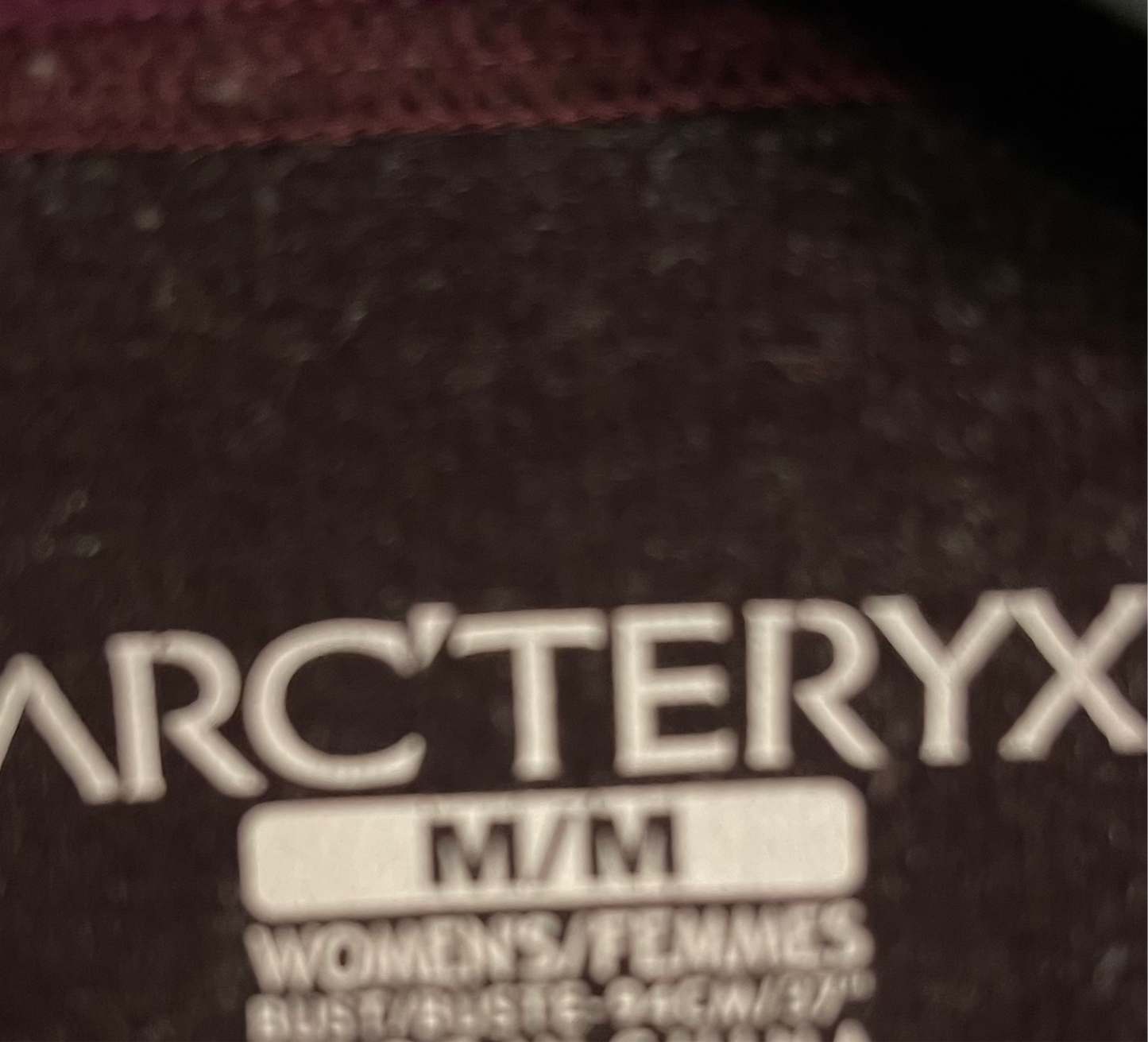 Fleece Jacke von Arcteryx (M Damen) Hoodie Cord Optik lila