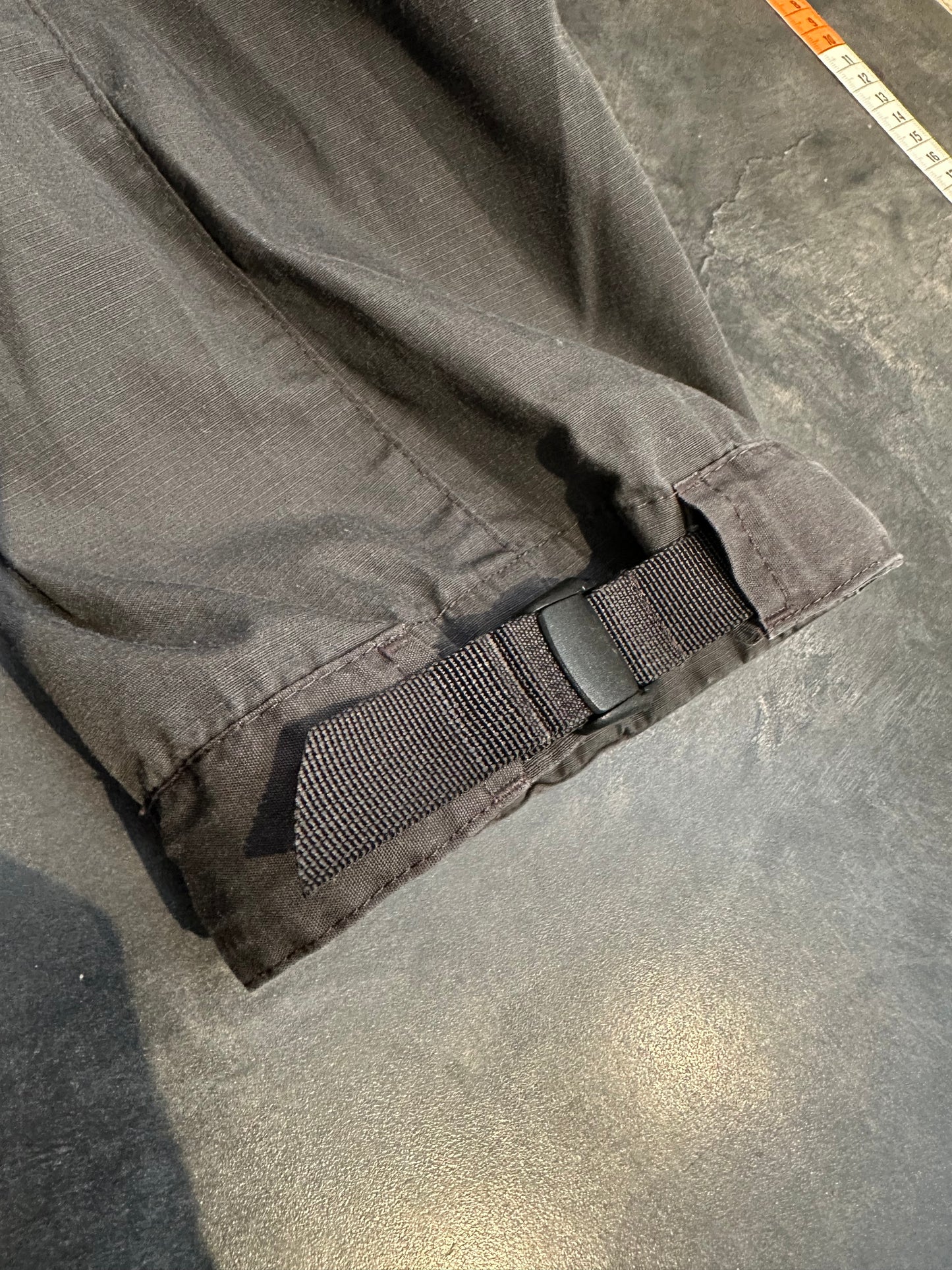 Zip Off 2in1 Hose von Fjällräven (M Herren) Anthrazit - wanderlich.com