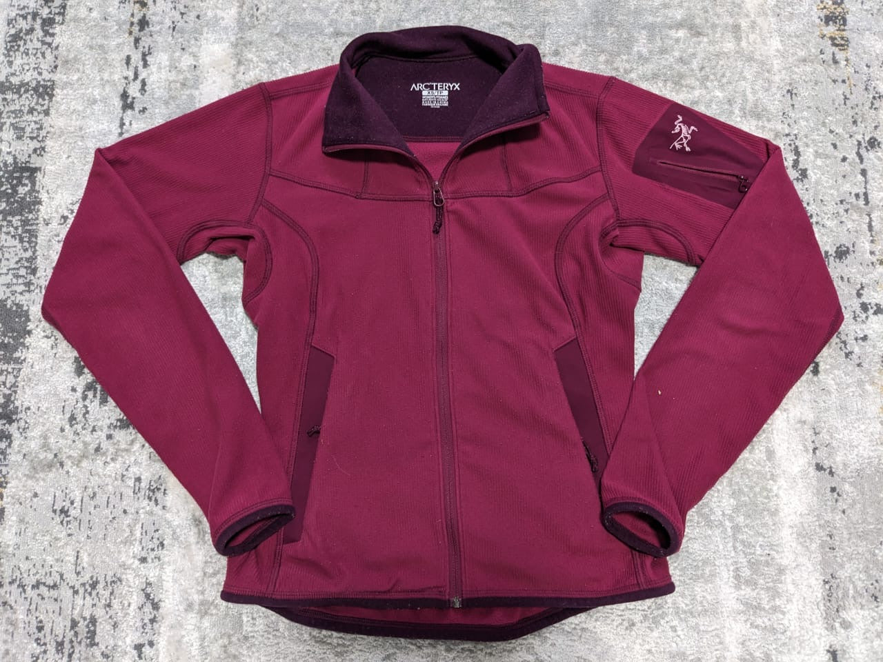 Fleece Jacke von Arcteryx (XS Damen) Cord Optik Pflaume