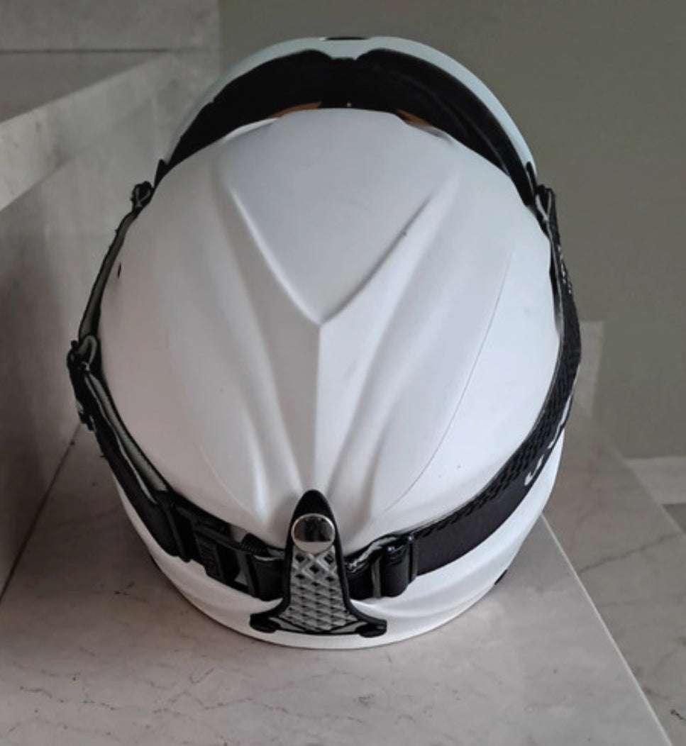 Ski Helm und Brille von Uvex weiß