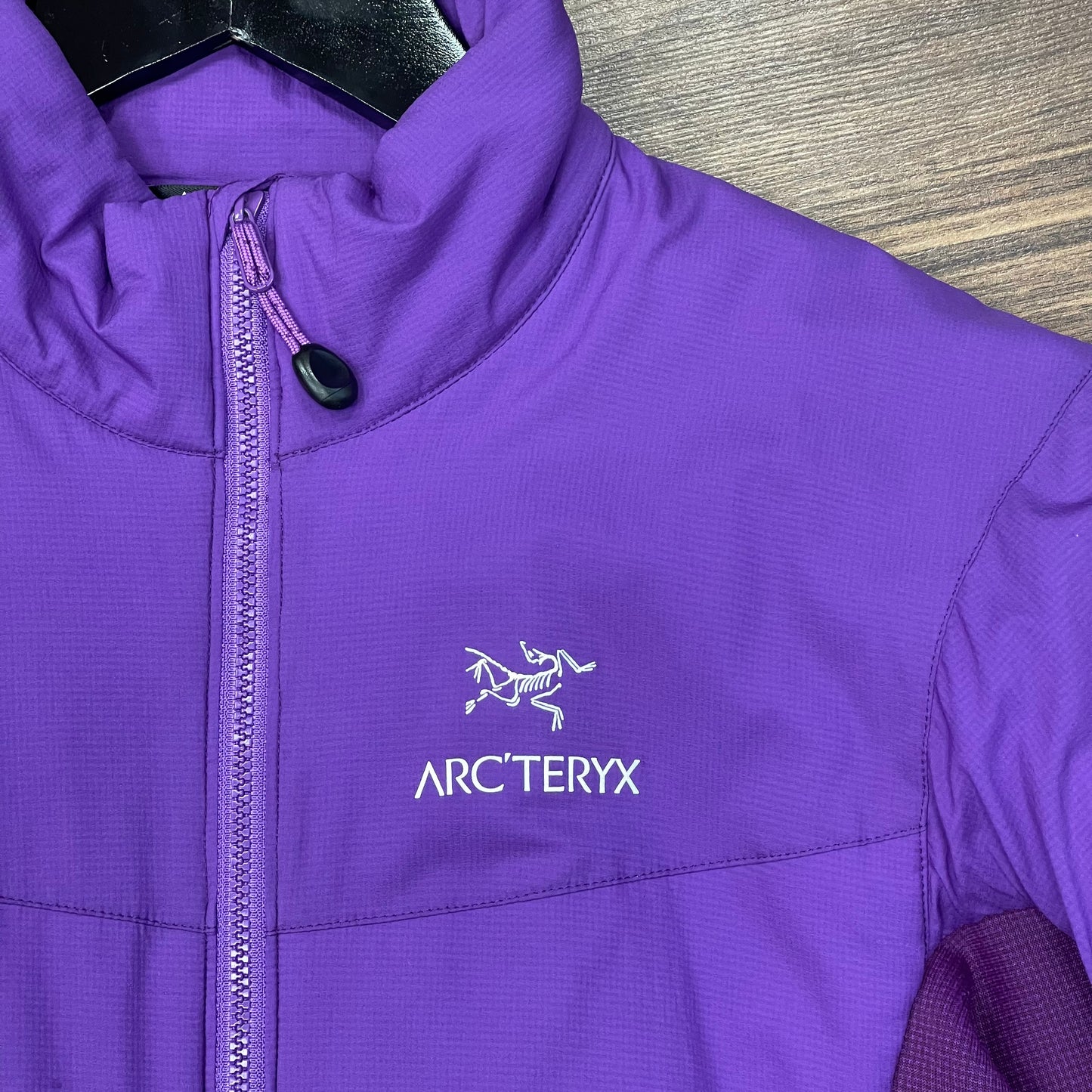 Jacke von Arcteryx Atom LT (M Damen) lila