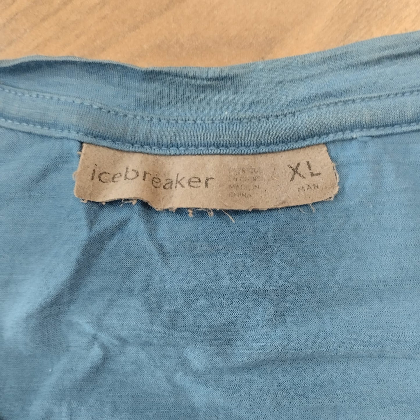 100% Merino T-Shirt von Icebreaker (XL Herren) blau Print Waschbär - wanderlich.com