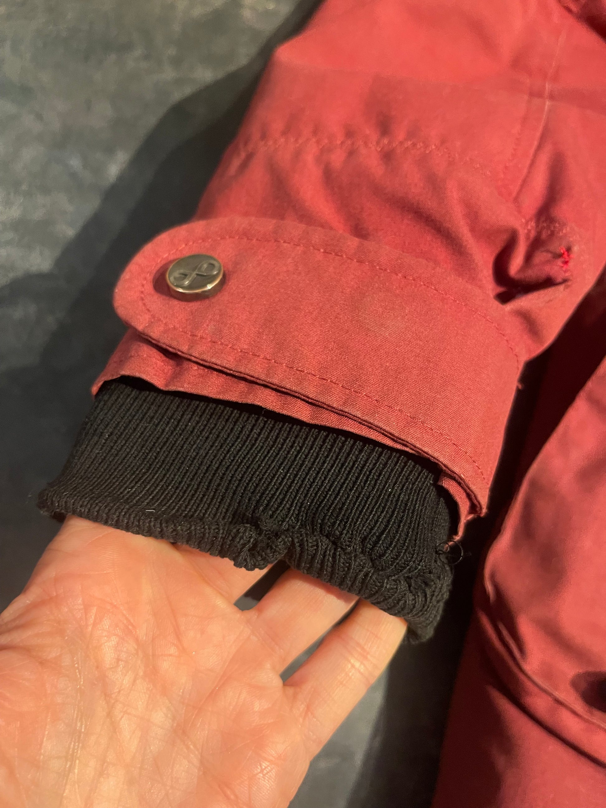 Gefütterte Jacke von Pyua (S Herren / M Damen) Parka dunkelrot - wanderlich.com