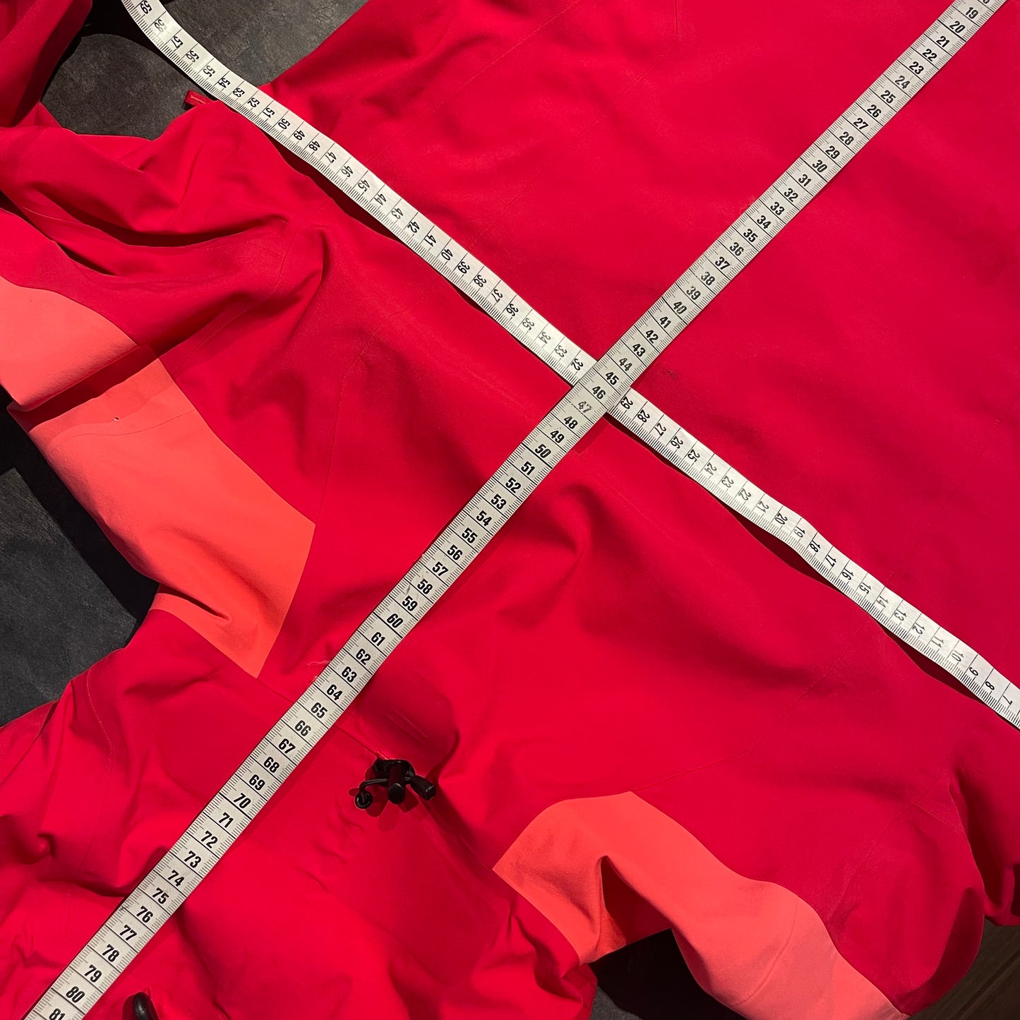 Hardshell Jacke von Arcteryx Beta AR (S Damen) pink-rot