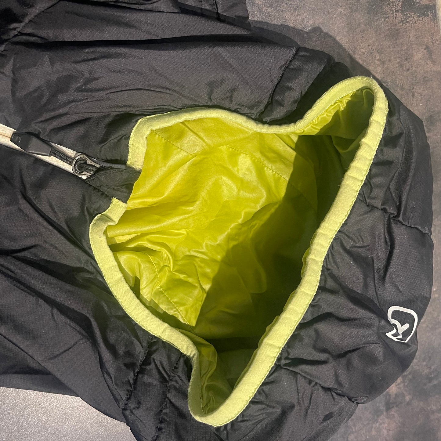 Wolle / Daunen Isolation Jacke Ortovox (L Herren) schwarz mit Kapuze