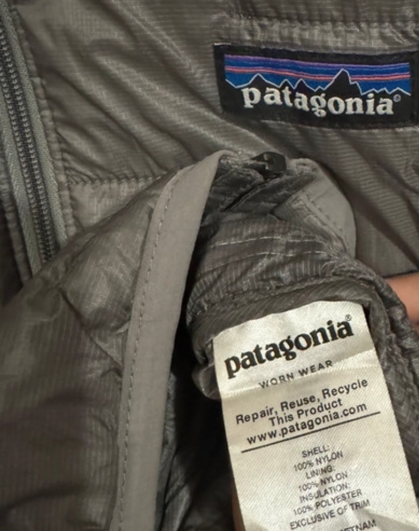 Patagonia Isolations Jacke (L Damen) Nano Puff grau