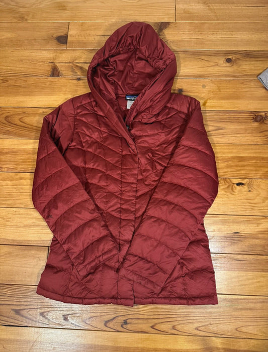 Patagonia Daunen Jacke (M Damen) mit Kapuze dunkelrot