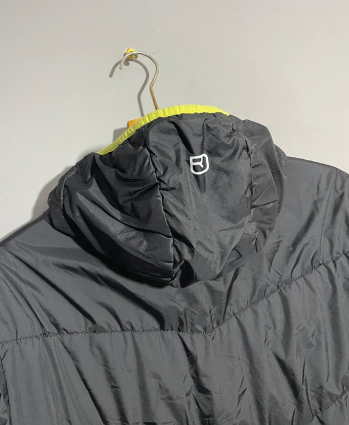 Wolle / Daunen Isolation Jacke Ortovox (L Herren) schwarz mit Kapuze