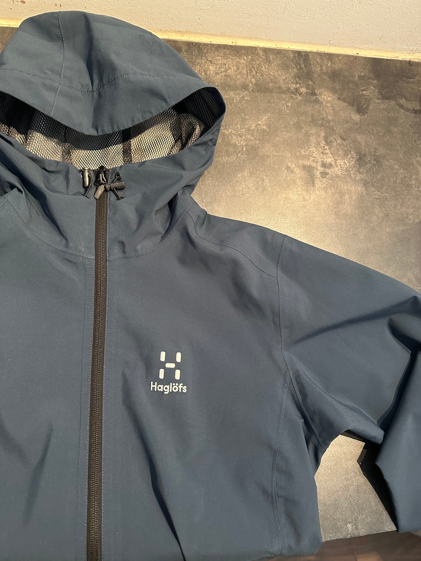 Regen Jacke von Haglöfs (M Damen) Proof - dark ocean