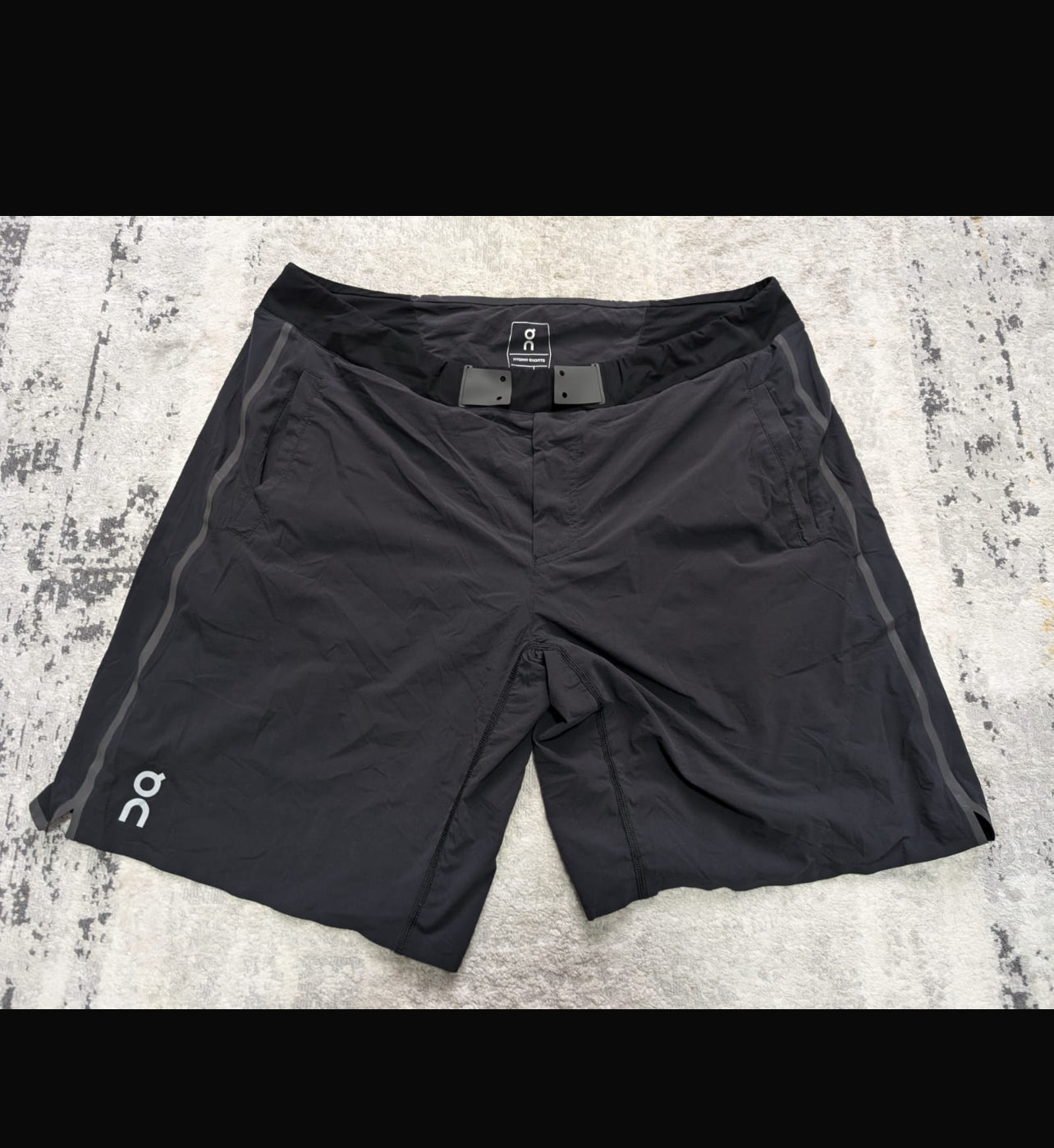 Ultraleichte Kurze Hose von ON (XL Herren) Lauf Shorts schwarz