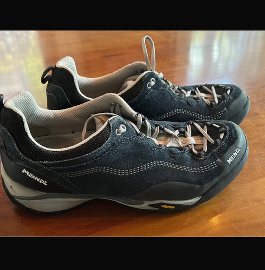 Meindl Schuhe 43 schwarz dunkelblau mit Rohleder