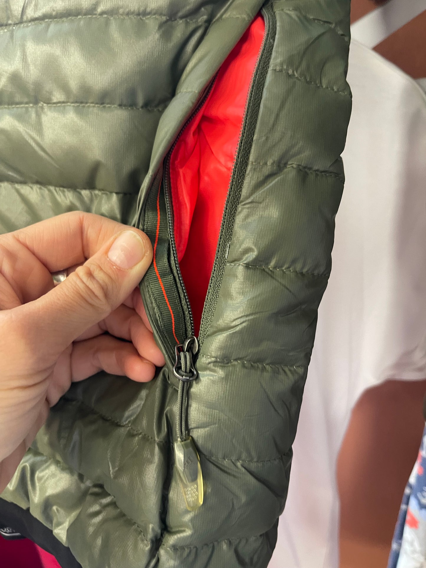 Leichte Daunen Jacke (S Herren) Adidas khaki