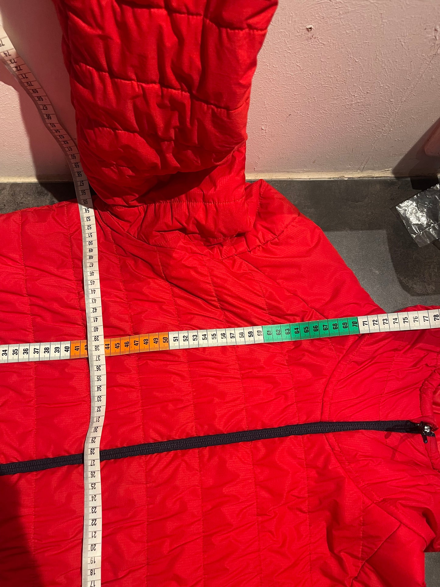 Kapuzen Stepp Jacke von Icebreaker Merino (L Herren) Isolation rot