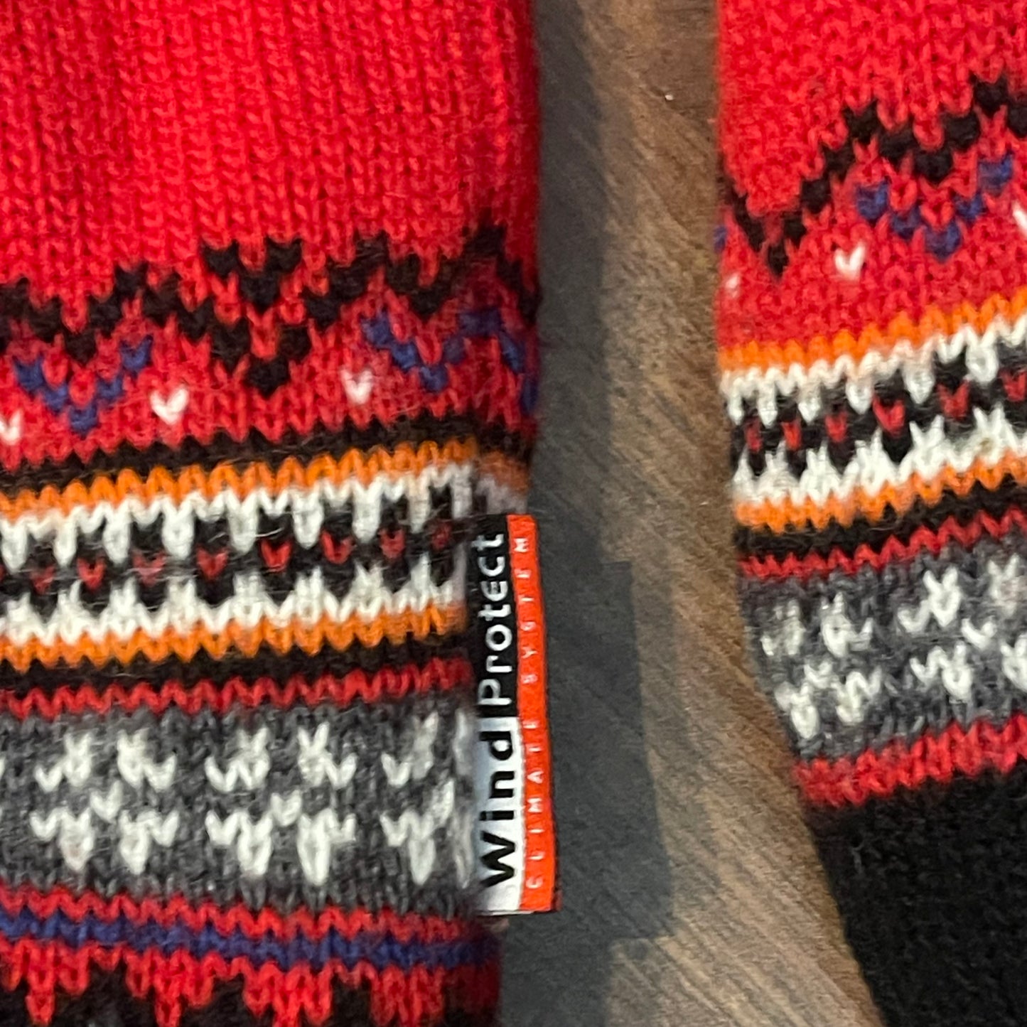 2-lagiger Woll-Pullover (S Unisex) mit Windstopper Membrane rot-schwarz