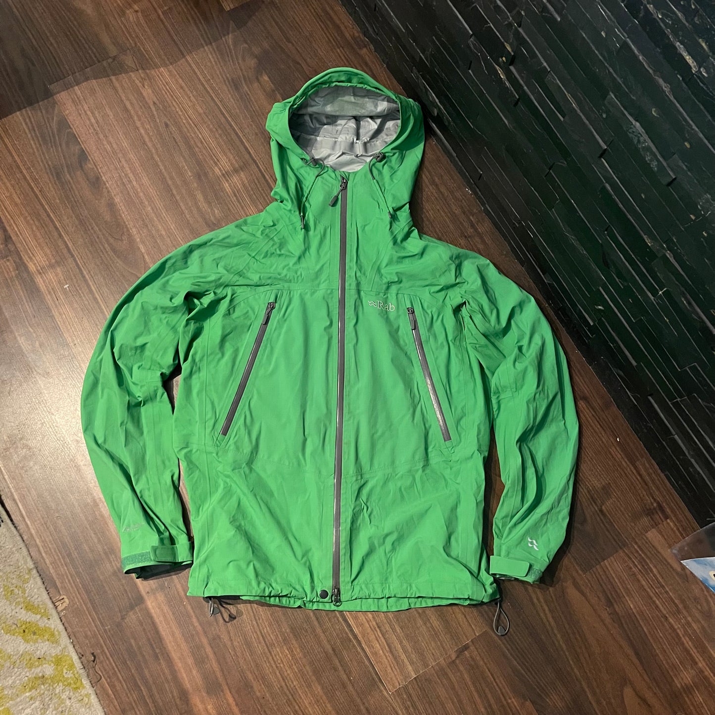 Hardshell Jacke von Rab (XXL Herren) Regenjacke 2,5L grün