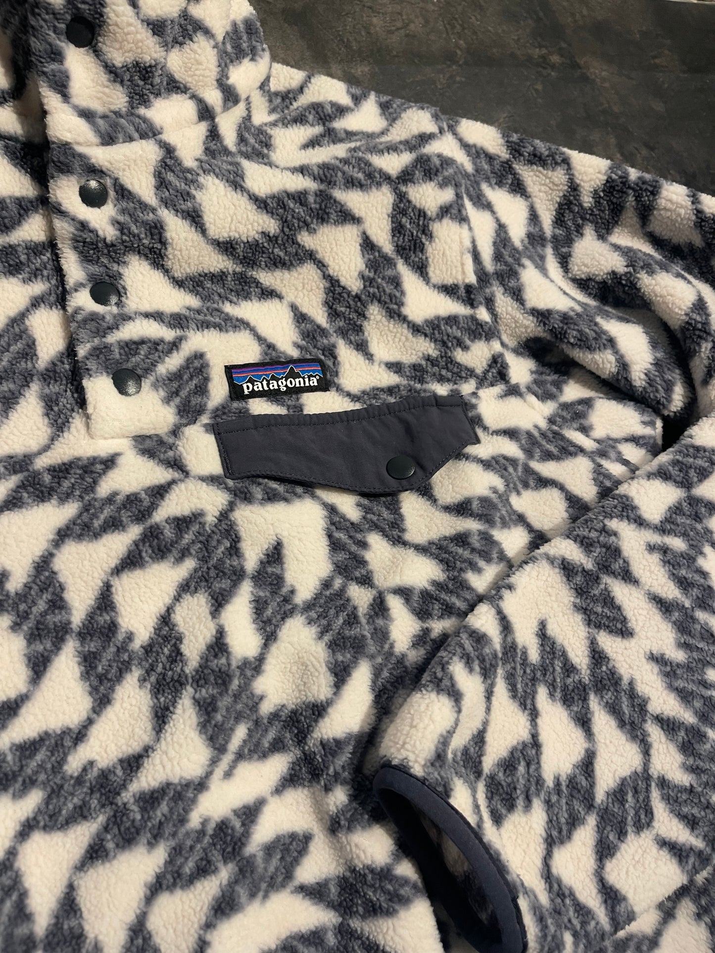 Fleece Pullover Patagonia Synchilla (S Herren / M Damen) Muster weiß grau