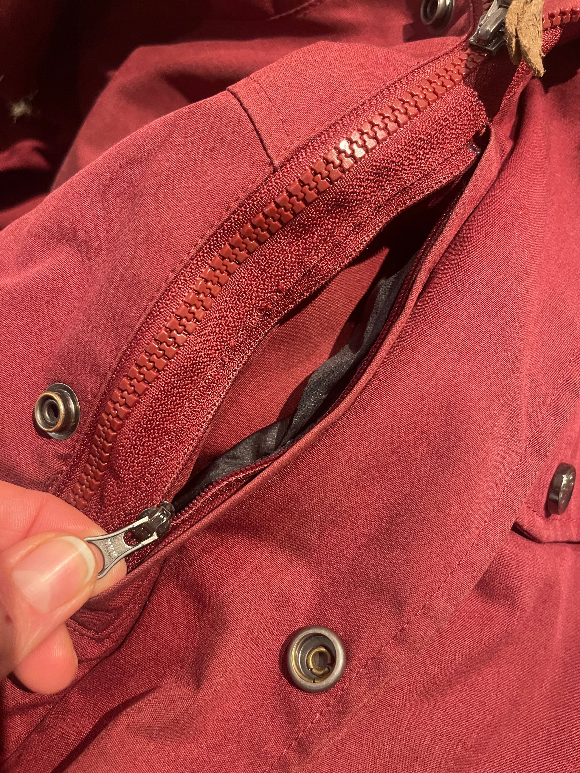 Gefütterte Jacke von Pyua (S Herren / M Damen) Parka dunkelrot - wanderlich.com