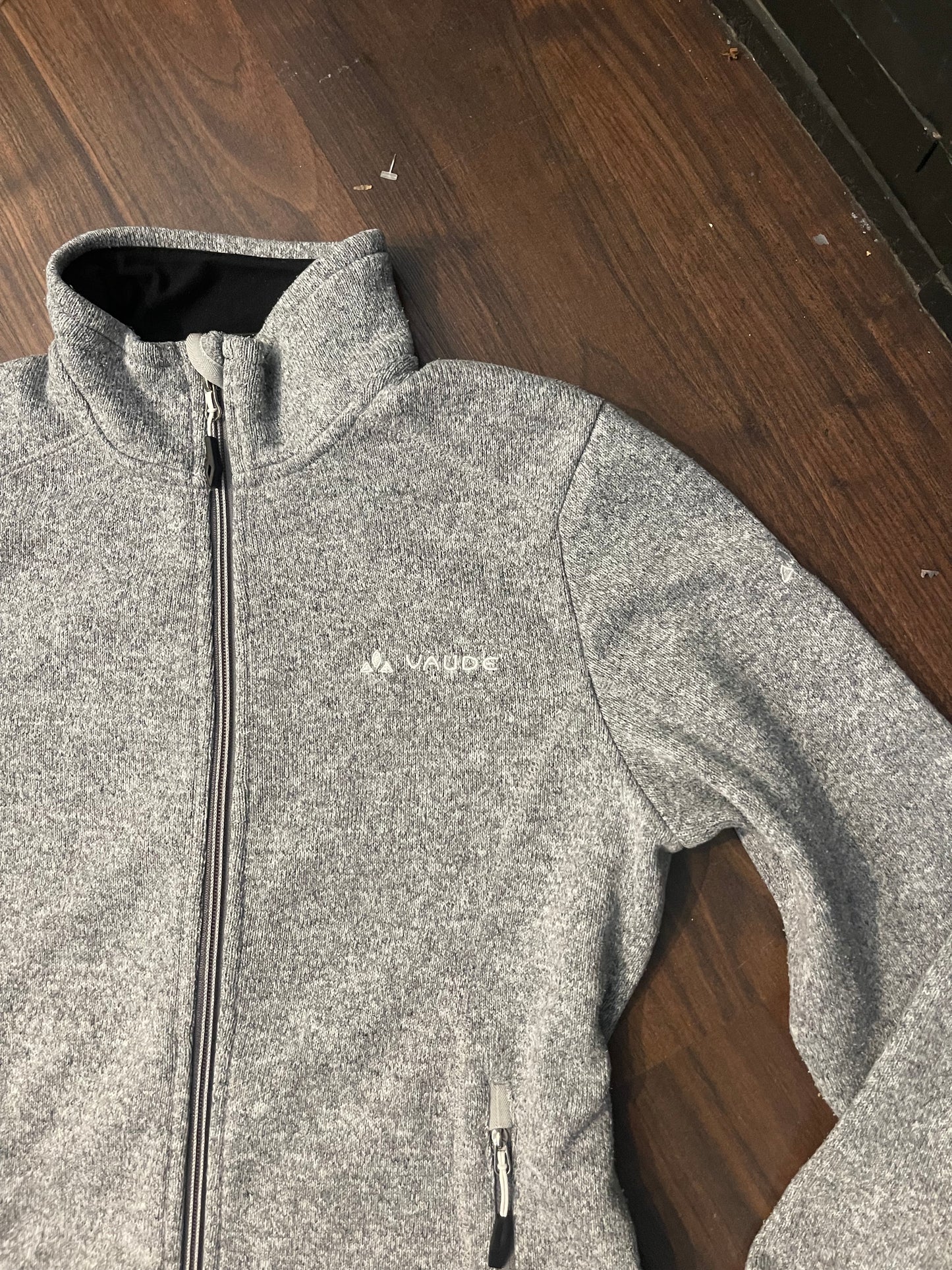 Fleece Jacke von Vaude (M: 40 Damen) Strickoptik hell grau - wanderlich.com