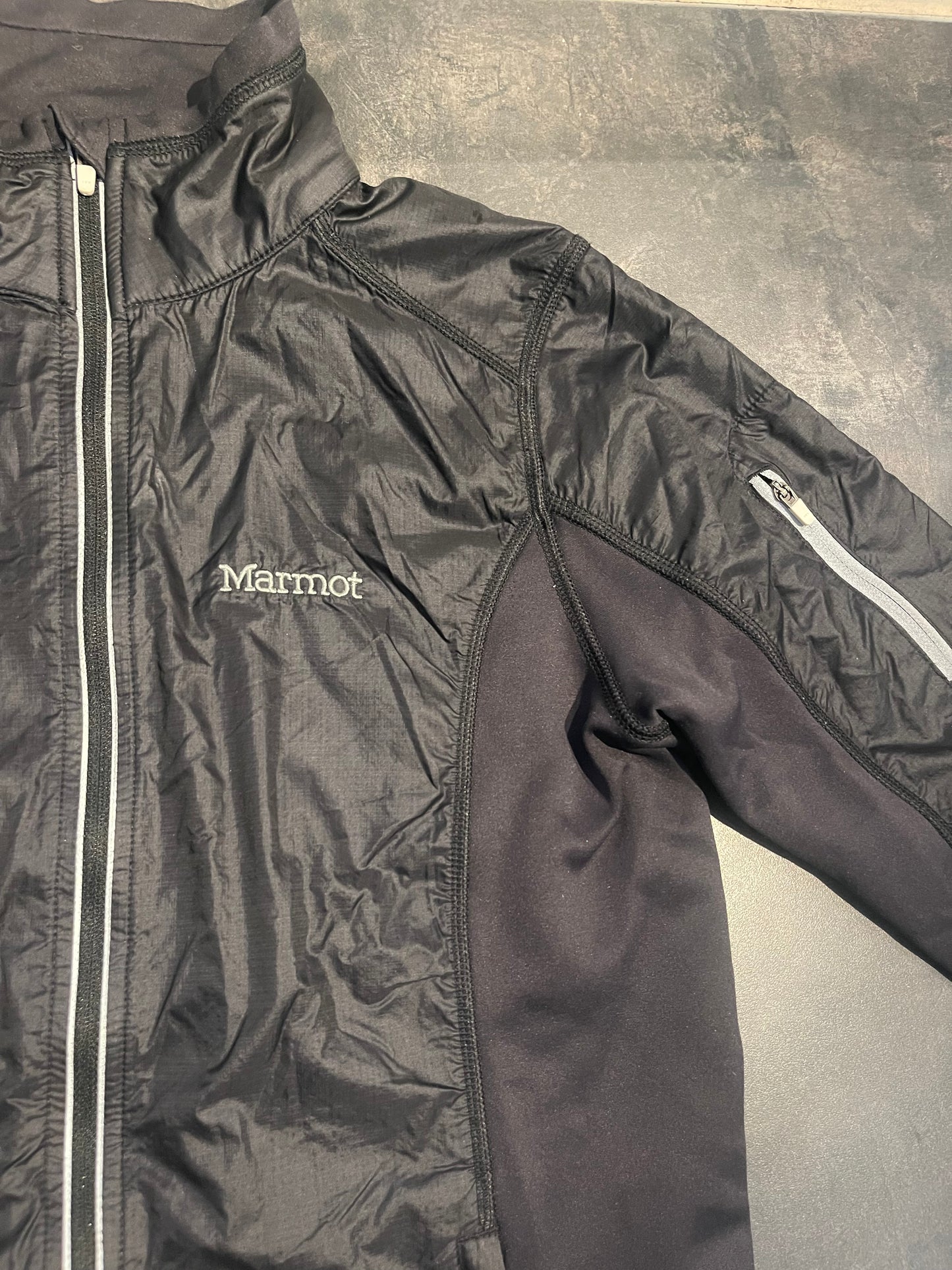 Elastische Jacke mit Brustpaneels von Marmot (S Damen) schwarz - wanderlich.com