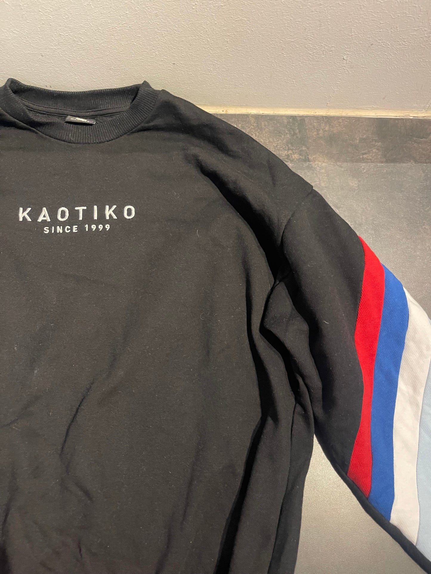 Pullover von Kaotiko M (Unisex) Sweatshirt schwarz blau rot weiß