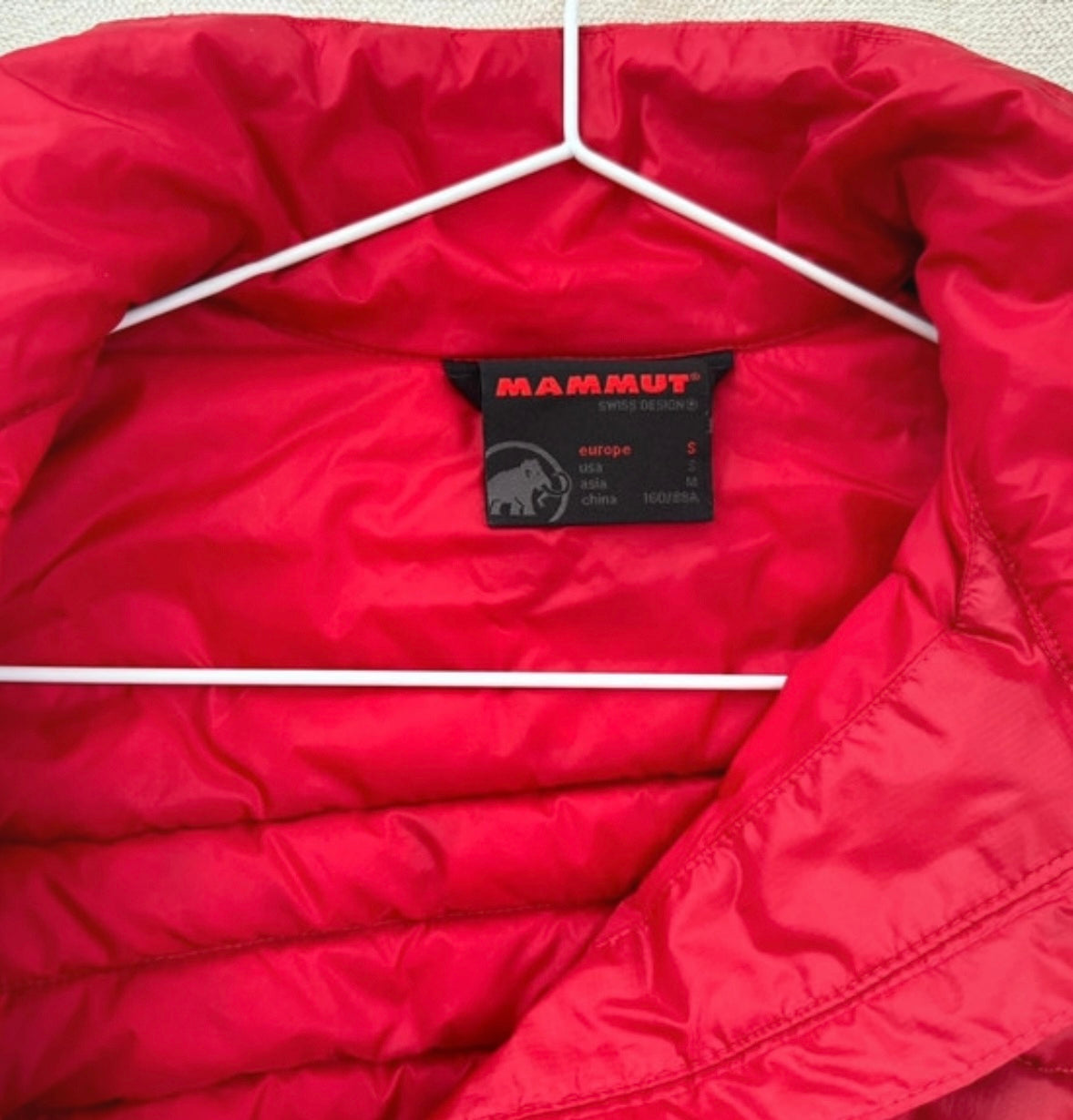 Daunen- Jacke von Mammut (XS und S Damen) rot